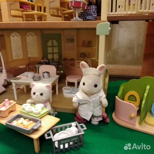 Sylvanian families. Набор школа больница