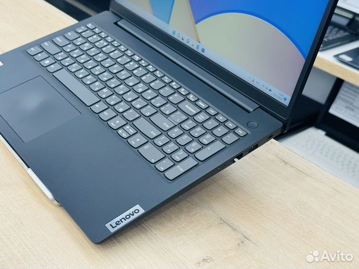 Новенькиц Lenovo full HD Core i3-1215U/ 12 RAM