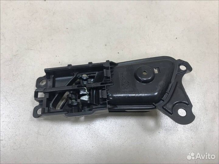 Ручка двери передней правой внутренняя