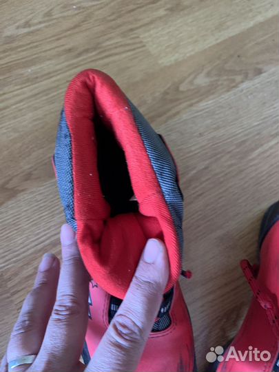 Ботинки и лыжы