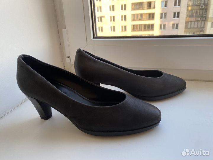 Кожаные женские туфли ecco 40