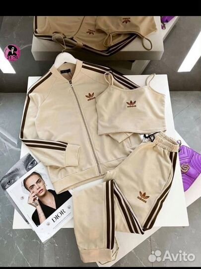 Женский спортивный костюм