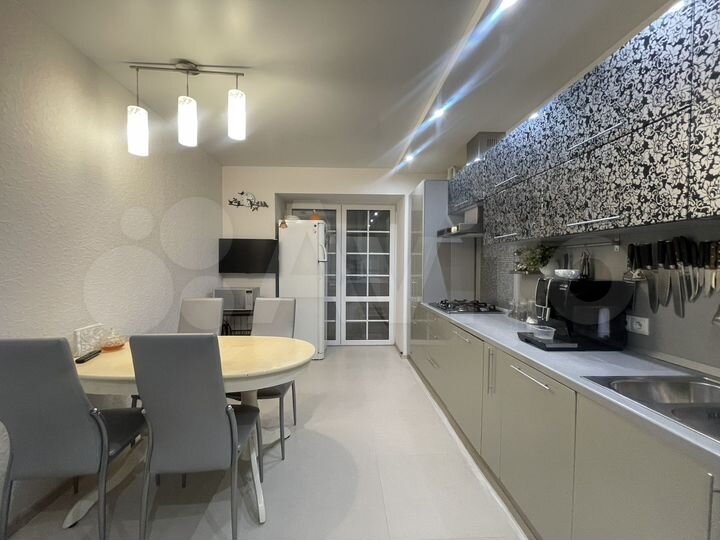 3-к. квартира, 83 м², 1/10 эт.