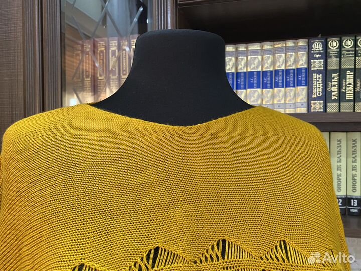 Ажурный женский джемпер пончо