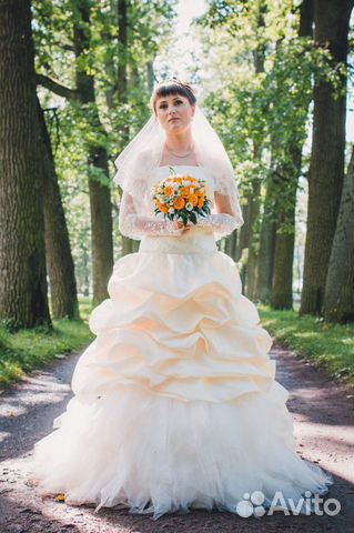 Красивое свадебное платье цвета "айвори" + подарки