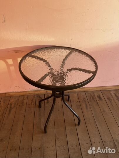 Стол со стеклом