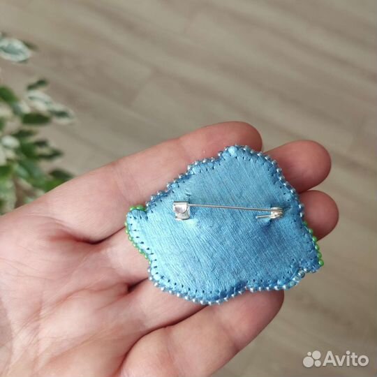 Брошь ручной работы Незабудки