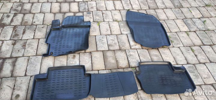 Автомобильные коврики резиновые