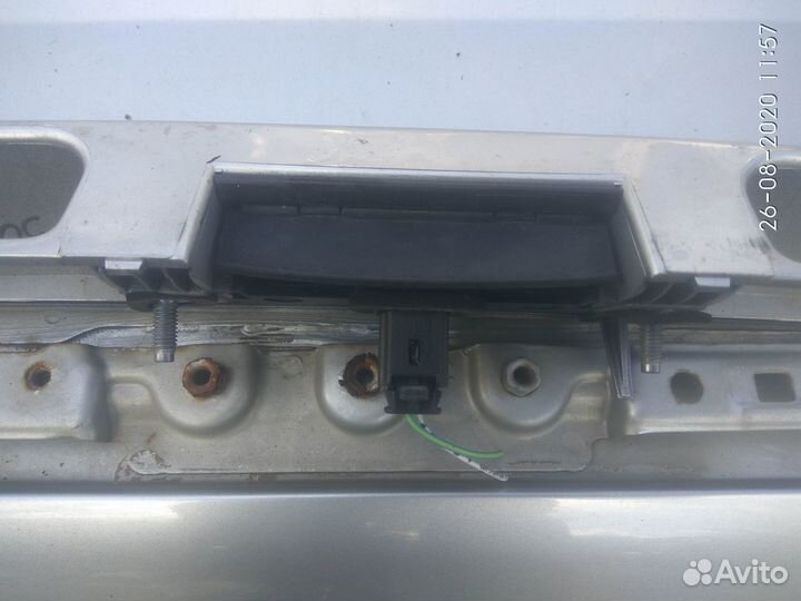 Кнопка открывания багажника Пежо 308 2011 год