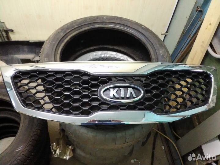 Решетка радиатора Киа Соренто