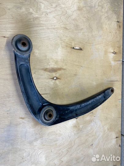 Рычаг подвески передний правый Peugeot 308