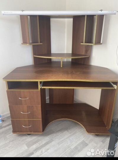 Письменный стол с подсветкой