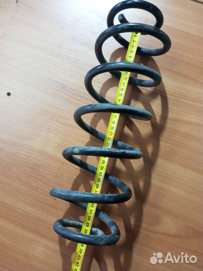 Пружина задняя на volkswagen Golf 5