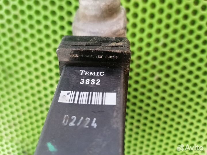 Моторчик стеклоподъемника правый Шкода Фабия 1