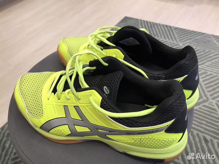 Кроссовки asics для зала в хорошем состоянии