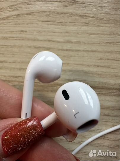 Наушники Apple EarPods с разъёмом Lightning