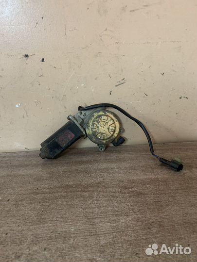 Моторчик стеклоподъемника правый Accent 1