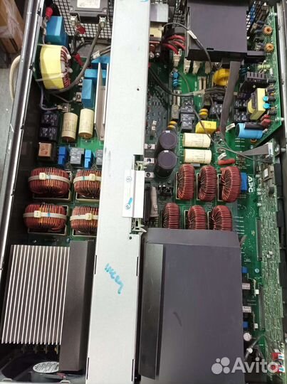 APC surt10000xli мощный ибп трехфазный 10kVA 8кВт