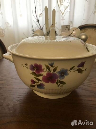 Фарфоровая супница