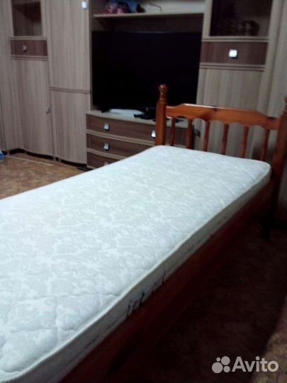 Кровать деревянная с матрасом 80 200