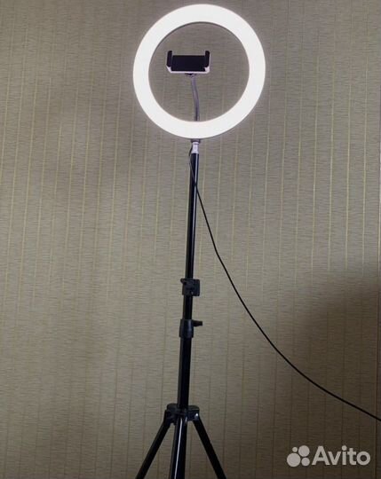 Кольцевая лампа со штативом