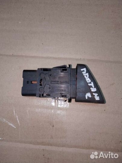 Кнопка аварийной сигнализации Mazda Protege