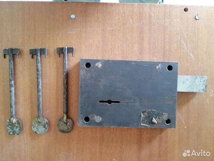 Замок гаражный