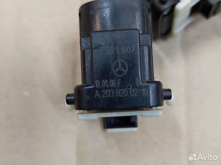 Кнопка стеклоподъемника Mercedes C-Class W203 OM