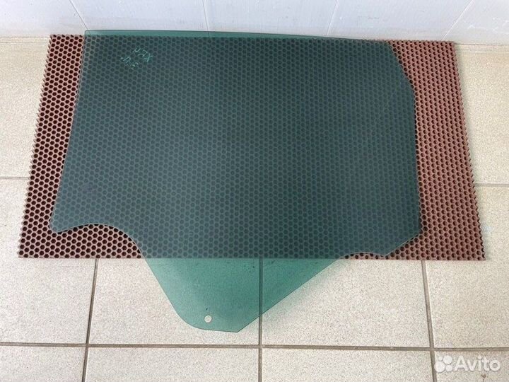 Стекло двери заднее правое LADA X-Ray