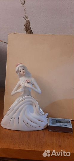 Статуэтка-салфетница фарфоровая пишите