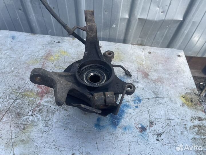 Поворотный кулак передний левый Kia Soul 1 2008