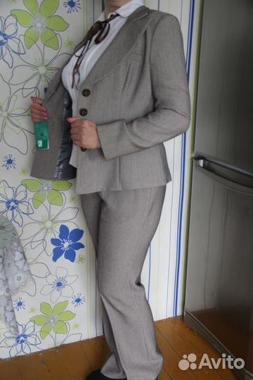 Классический женский костюм