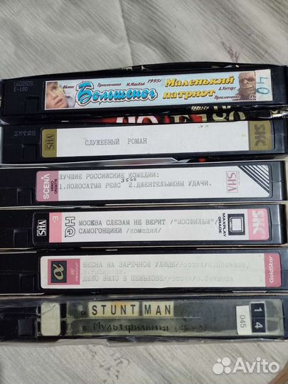 Видеокассеты с фильмами, мультфильмами