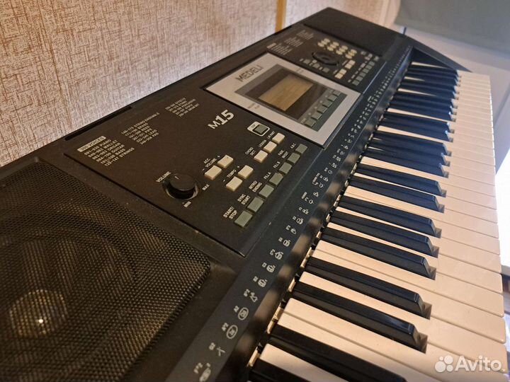 Синтезатор со стойкой