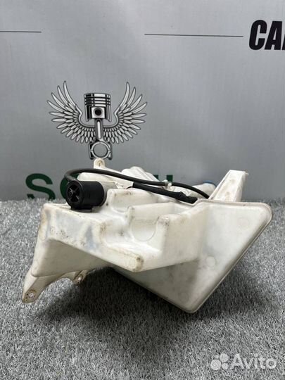Бачок омывателя Toyota Avensis ZRT271 2010