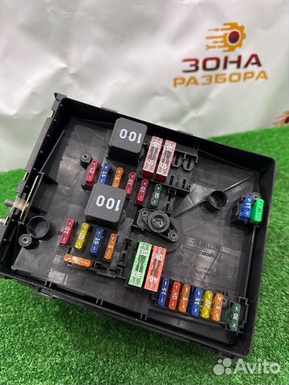 Блок предохранителей передний Volkswagen Scirocco