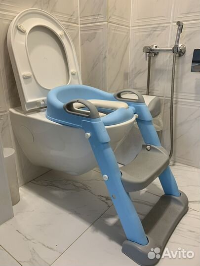 Детское сиденье на унитаз со ступенькой