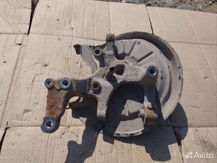 Поворотный кулак задний правый Volkswagen Golf 6