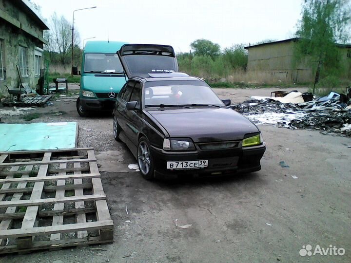 Зеркало правое Опель Кадет