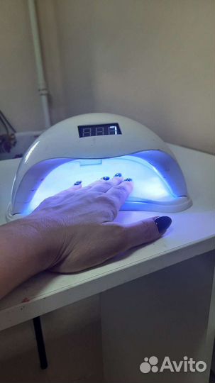 Маникюрный стол