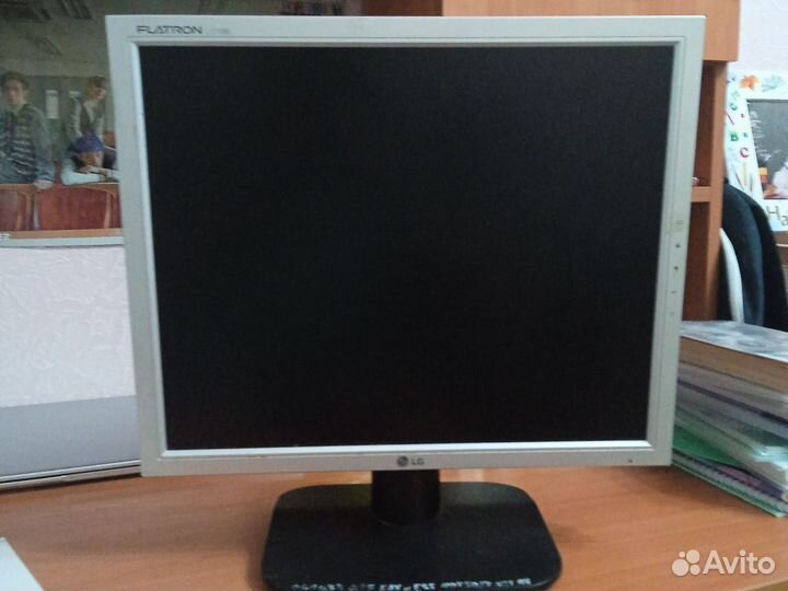 Монитор LG flatron L1718S