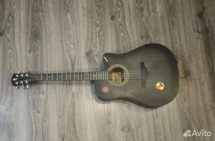 Акустическая гитара