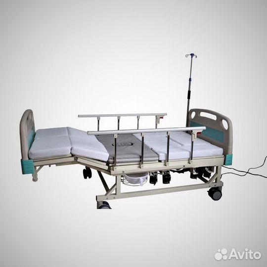 Медицинская кровать для лежачих больных с пультoм