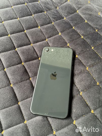 Телефон iPhone SE 2020