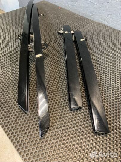 Направляющая стекла двери Bentley Continental