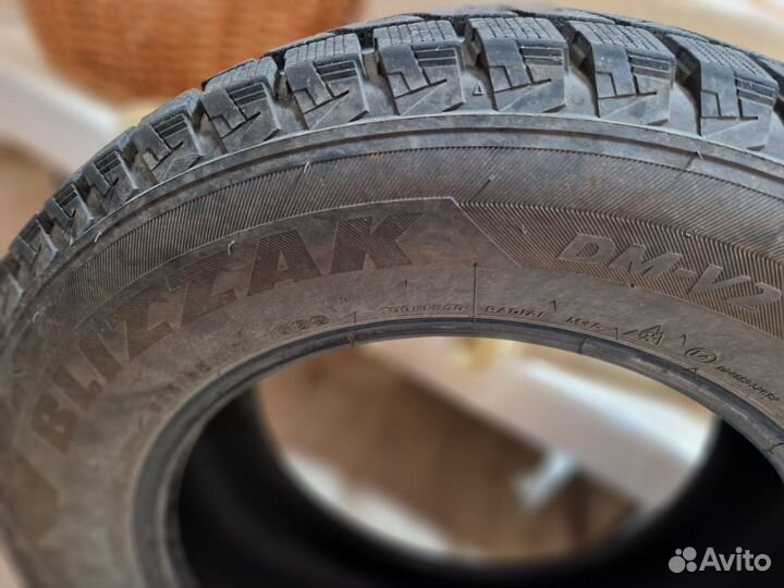 Bridgestone Blizzak DM-V2 235/65 R17