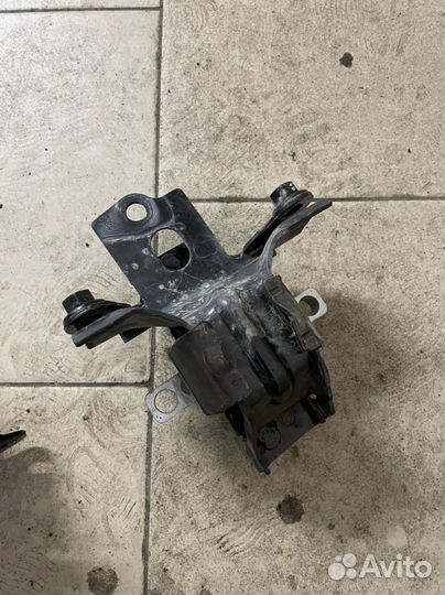 Подушка кпп левая верхняя VW Polo 6 Liftback/Skoda