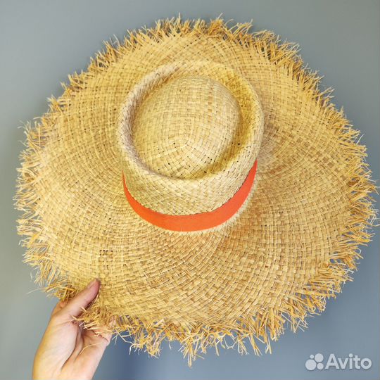 Соломенная шляпа женская