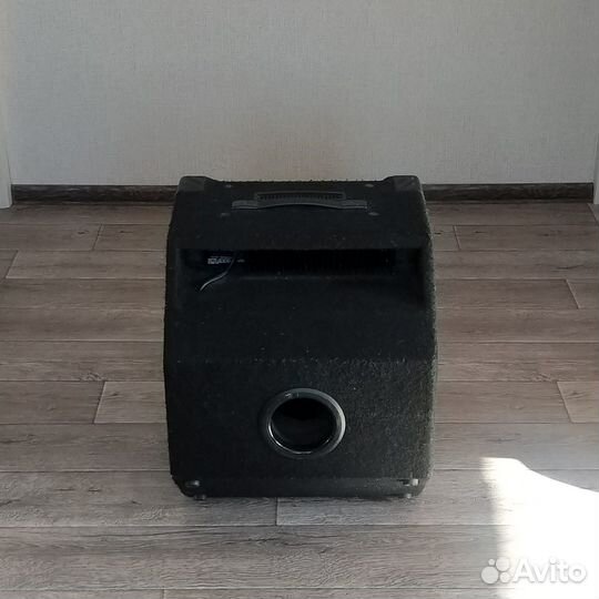 Басовый комбо Hartke KickBack 15