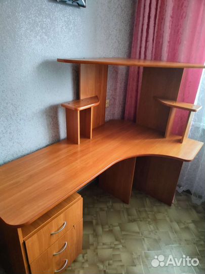 Компьютерный стол